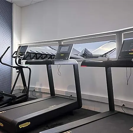 Hotel Hampton By Hilton Airport 3*