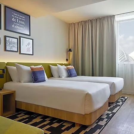 Hotel Hampton By Hilton Airport 3*