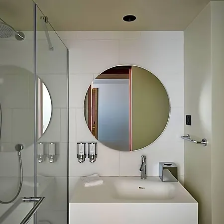 Hampton By Hilton Airport Hotel 3*