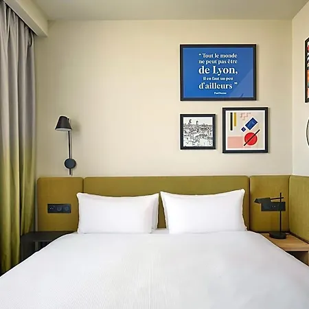 Hotel Hampton By Hilton Airport
