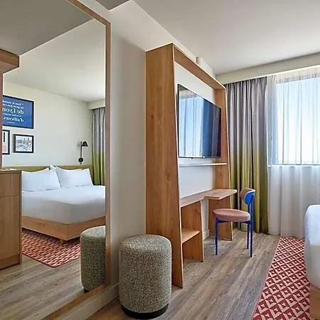 Hotel Hampton By Hilton Airport