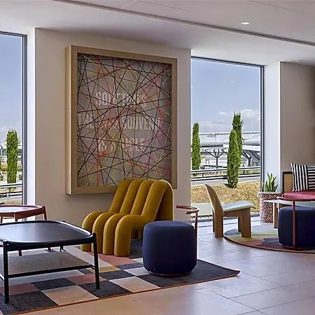 Hampton By Hilton Airport Lyon