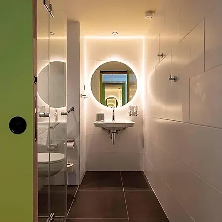 Hampton By Hilton Airport 3*