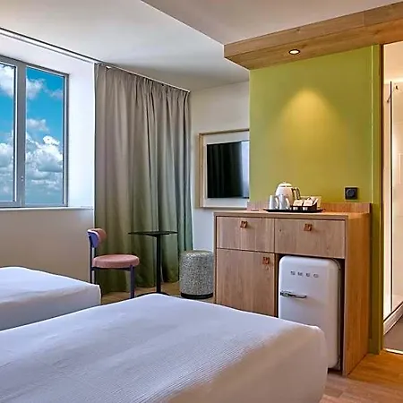 Hampton By Hilton Airport Hotel 3*