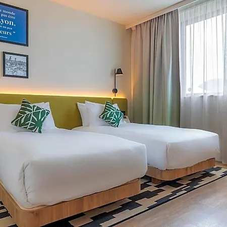 Hampton By Hilton Airport