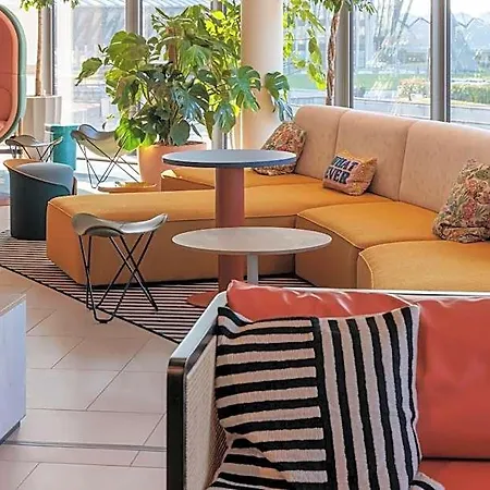 Hotel Hampton By Hilton Airport 3*